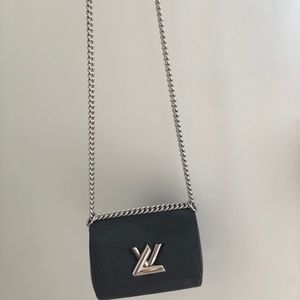 AUTHENTIC LOUIS VUITTON twist MM chain Hand-Bag